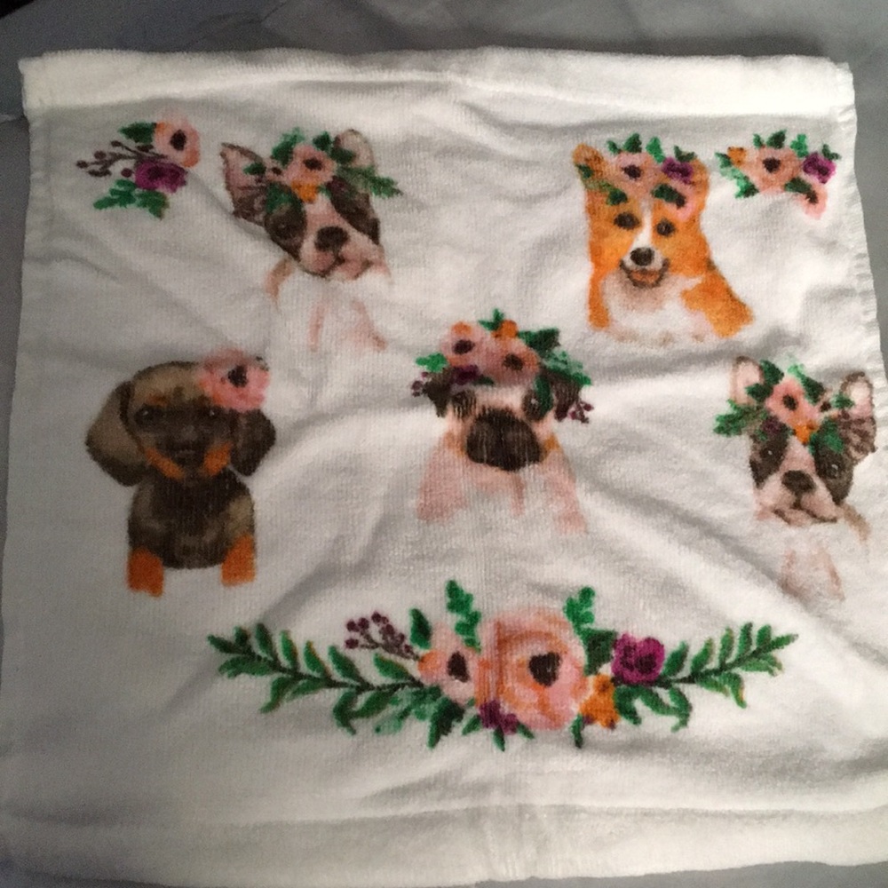 New Kassafina Dogs w Floral Hair Accessories Washc